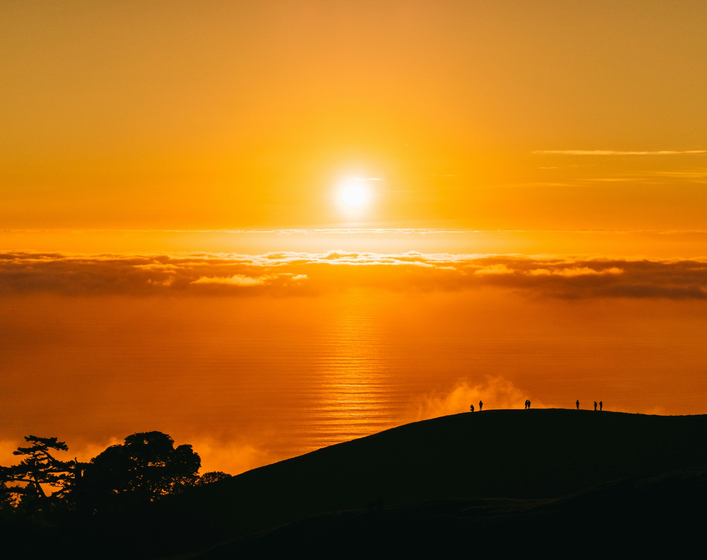 https://unsplash.com/photos/the-sun-is-setting-behind-the-clouds-in-the-sky-tWdNtNjCMho